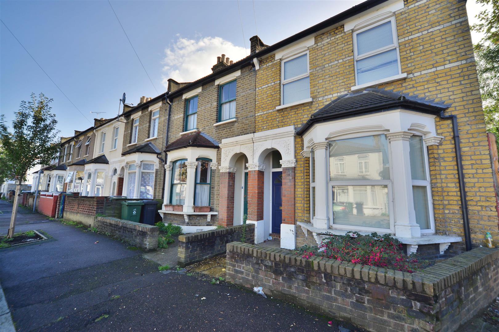 3 Bedroom House – Daventry Avenue, Walthamstow