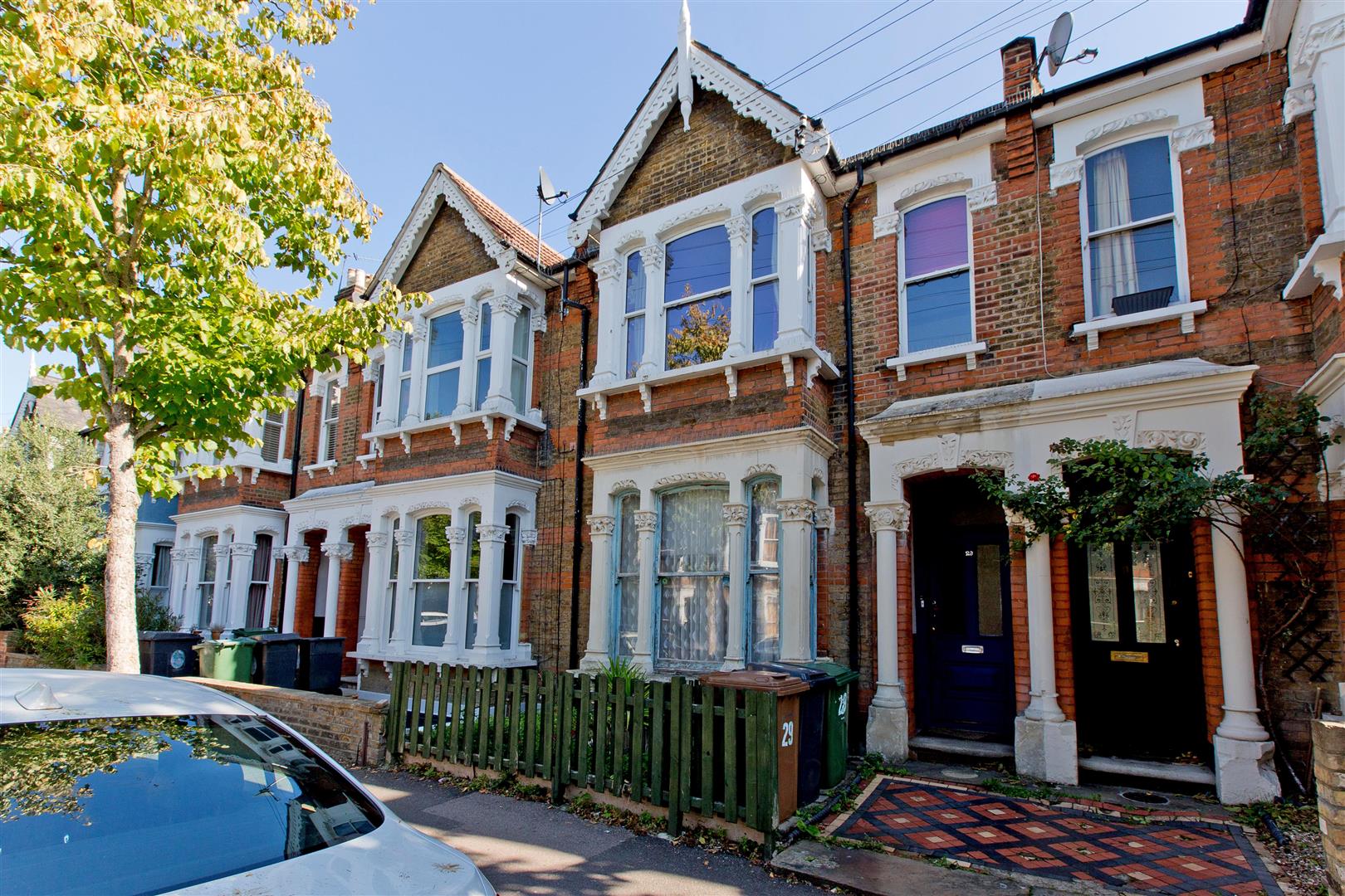 1 Bedroom Flat – Cleveland Park Avenue, London