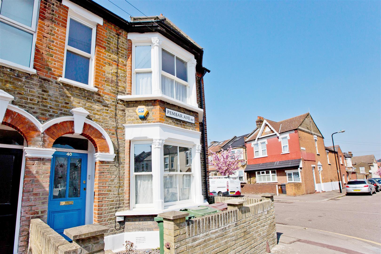 4 Bedroom House – Pembar Avenue, London